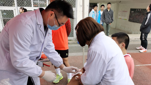 雅安仁康医院承担“贡嘎杯”四川省第一届校园足球联赛医疗应急保障