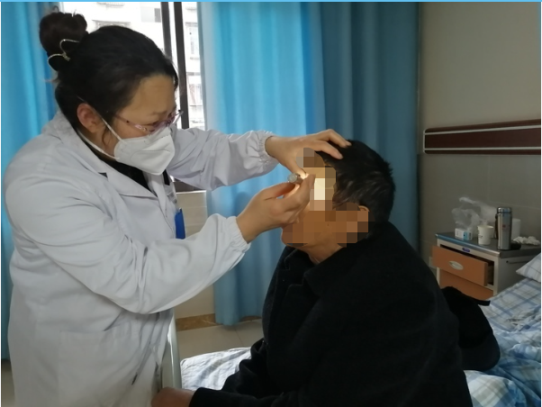 一老人患白内障视力变得模糊，雅安仁康医院施妙手助其恢复