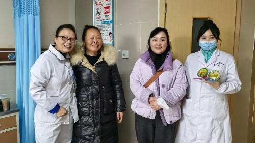 腊八粥香暖病房，仁康医患共温情