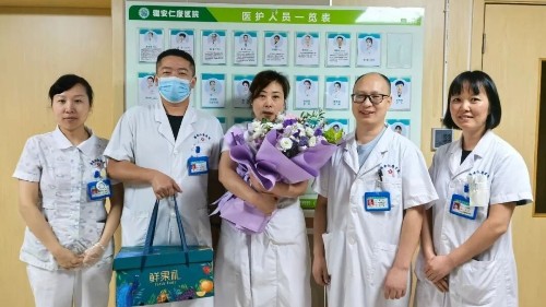 雅安仁康医院开展医师节慰问活动