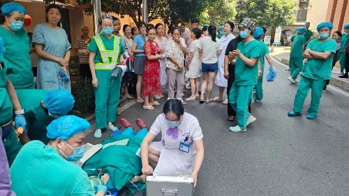 雅安仁康医院举行应急疏散演练