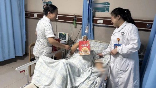 雅安仁康医院为患者发放月饼礼包传递节日祝福