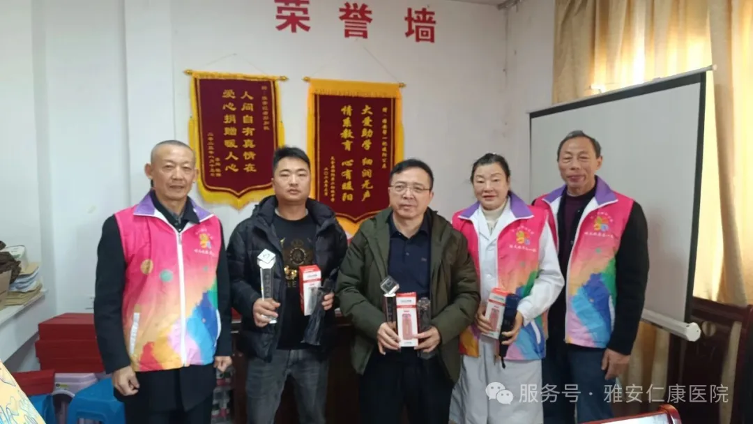 微光聚火暖雅安！“帮一把”公益团队举行周年庆